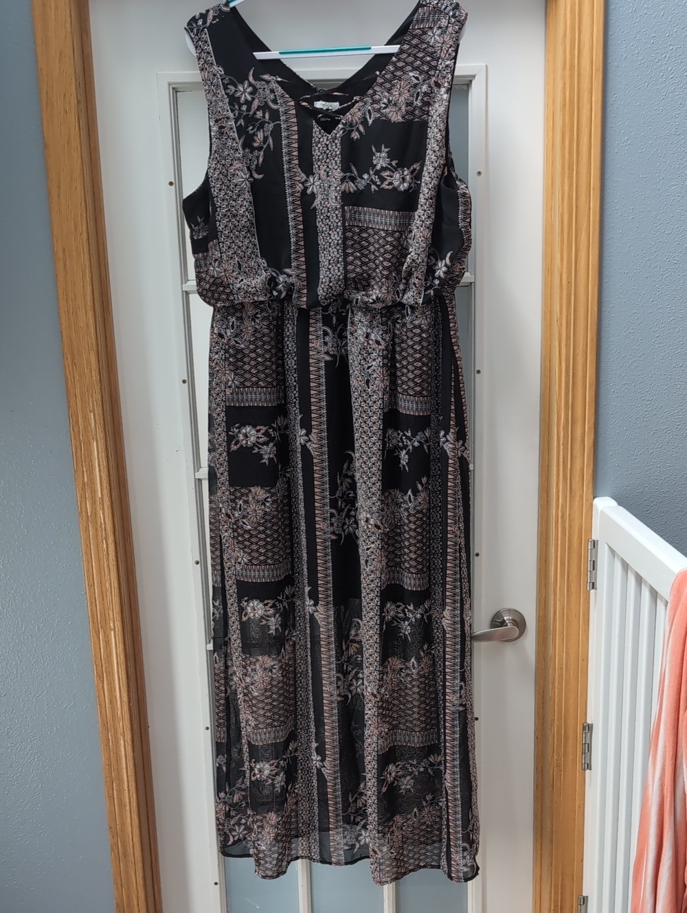 Maurices Black and Taupe Patterned Sleeveless Maxi Dress